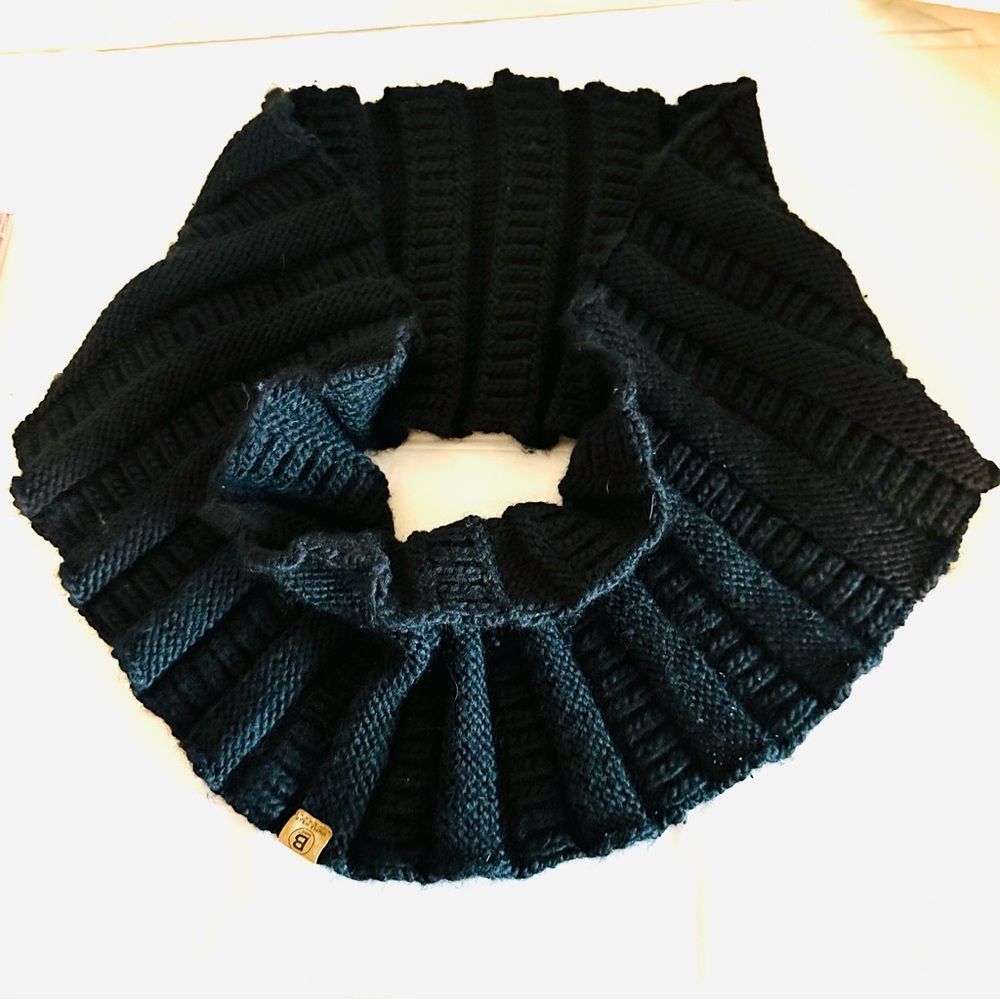 Basico Infinity Scarf Black OS - Picture 2 of 4